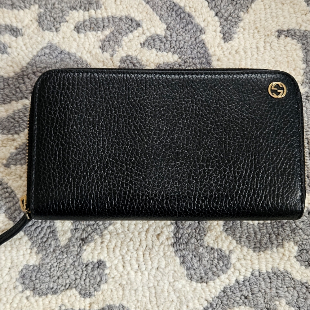 EUC Gucci Black Grained Leather Zip-Around Long Wallet